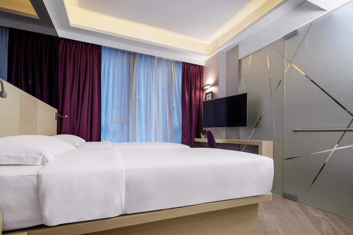 Chambre Premium avec lits jumeaux | Literie de qualité supérieure, couette en duvet d'oie, minibar