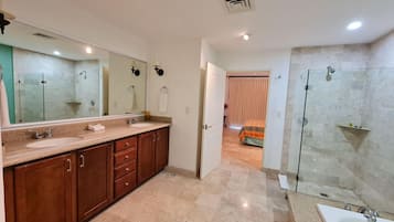 Condo, 2 Bedrooms | Bathroom | Towels