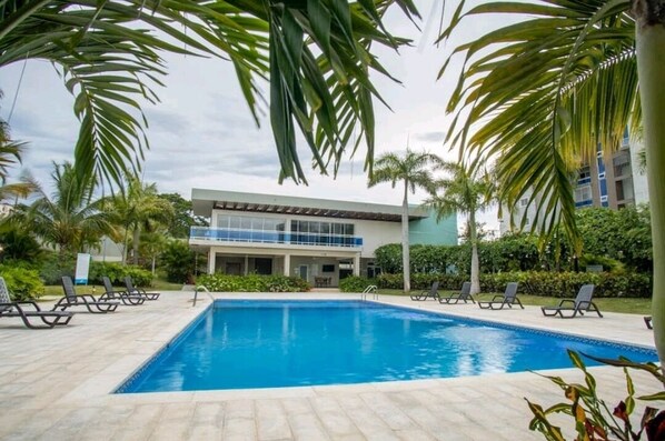 Outdoor pool, a heated pool