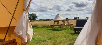 6 Guests - Bell Tent - Wood Stove - Views