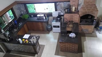 Fridge, oven, stovetop, blender