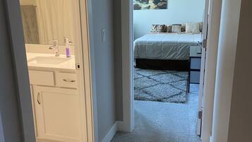 4 habitaciones, escritorio, wifi gratis y ropa de cama