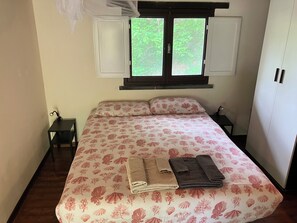 Iron/ironing board, WiFi, bed sheets - Rustic Borgo val di Taro Studio w/ Private Terrace (Borgo val di Taro)