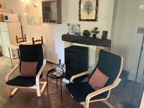 Interior - Rustic Borgo val di Taro Studio w/ Private Terrace (Borgo val di Taro)