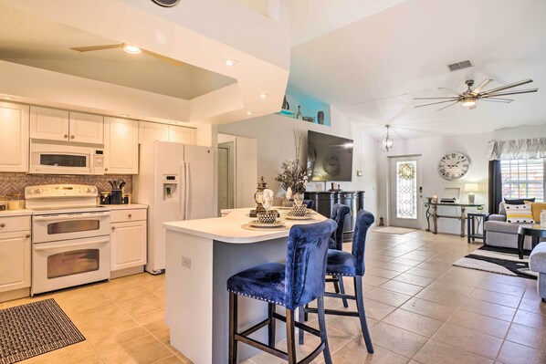 Fridge, microwave, stovetop, dishwasher