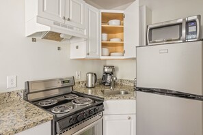 Fridge, microwave, oven, coffee/tea maker