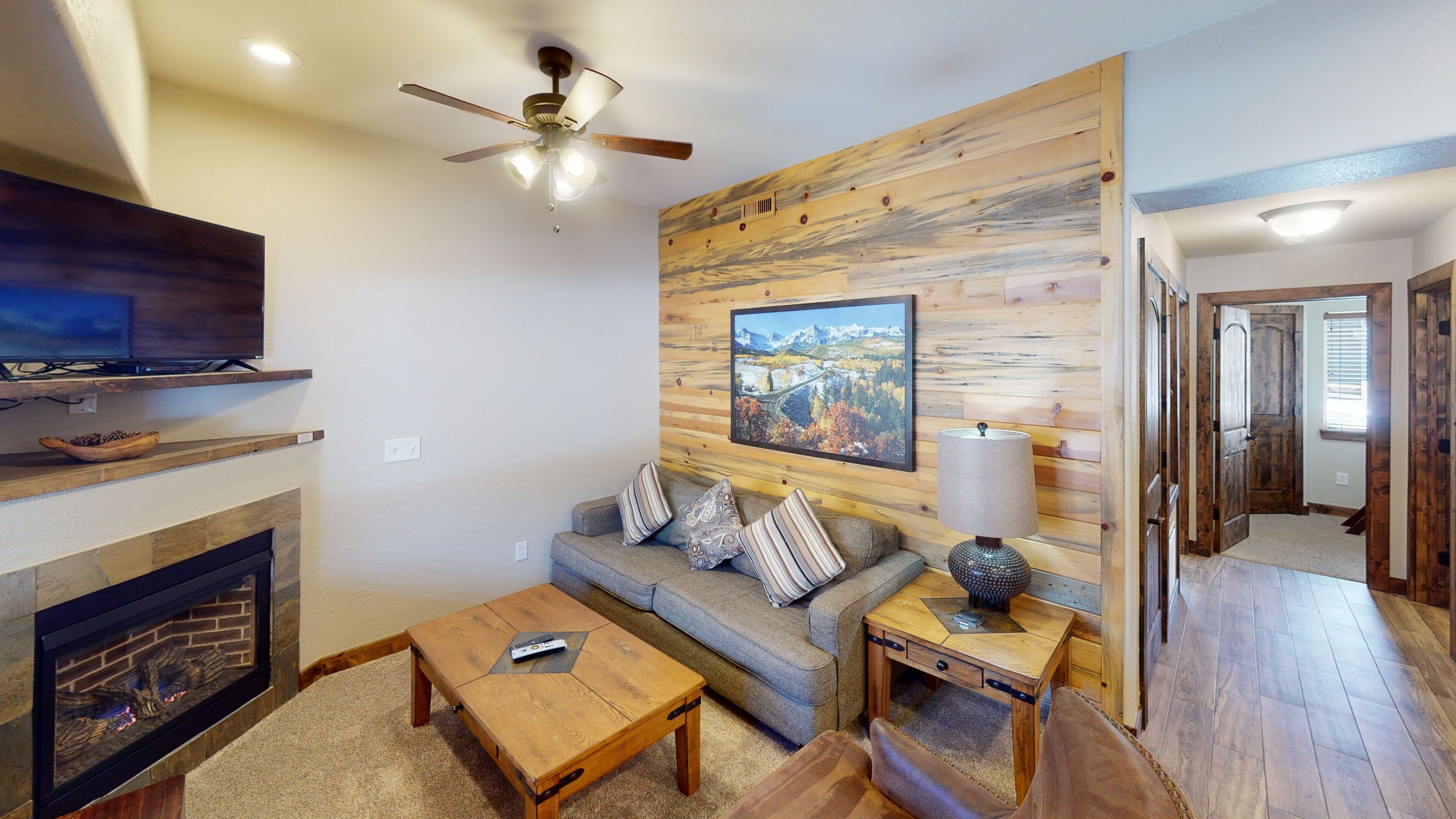 Riverfront unit, steps from pool & hot tubs. 5-minute walk to restaurants & shop