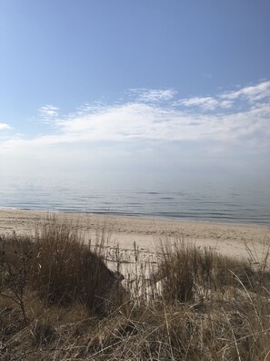 A beach with clear skies and calm water. - Spacious Cape May 3 bedroom home with large pool (Cape May)