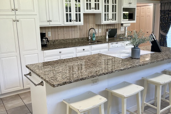 Kjøleskap og kjøkkenutstyr