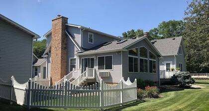 Beautiful, spacious and quiet house in the heart of Moline.