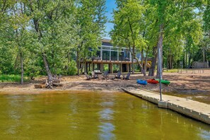 On the beach, beach towels - Hot Tub & Dock: Beachfront Oasis in Stockholm! (Stockholm)