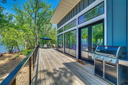 Hot Tub & Dock: Beachfront Oasis in Stockholm!