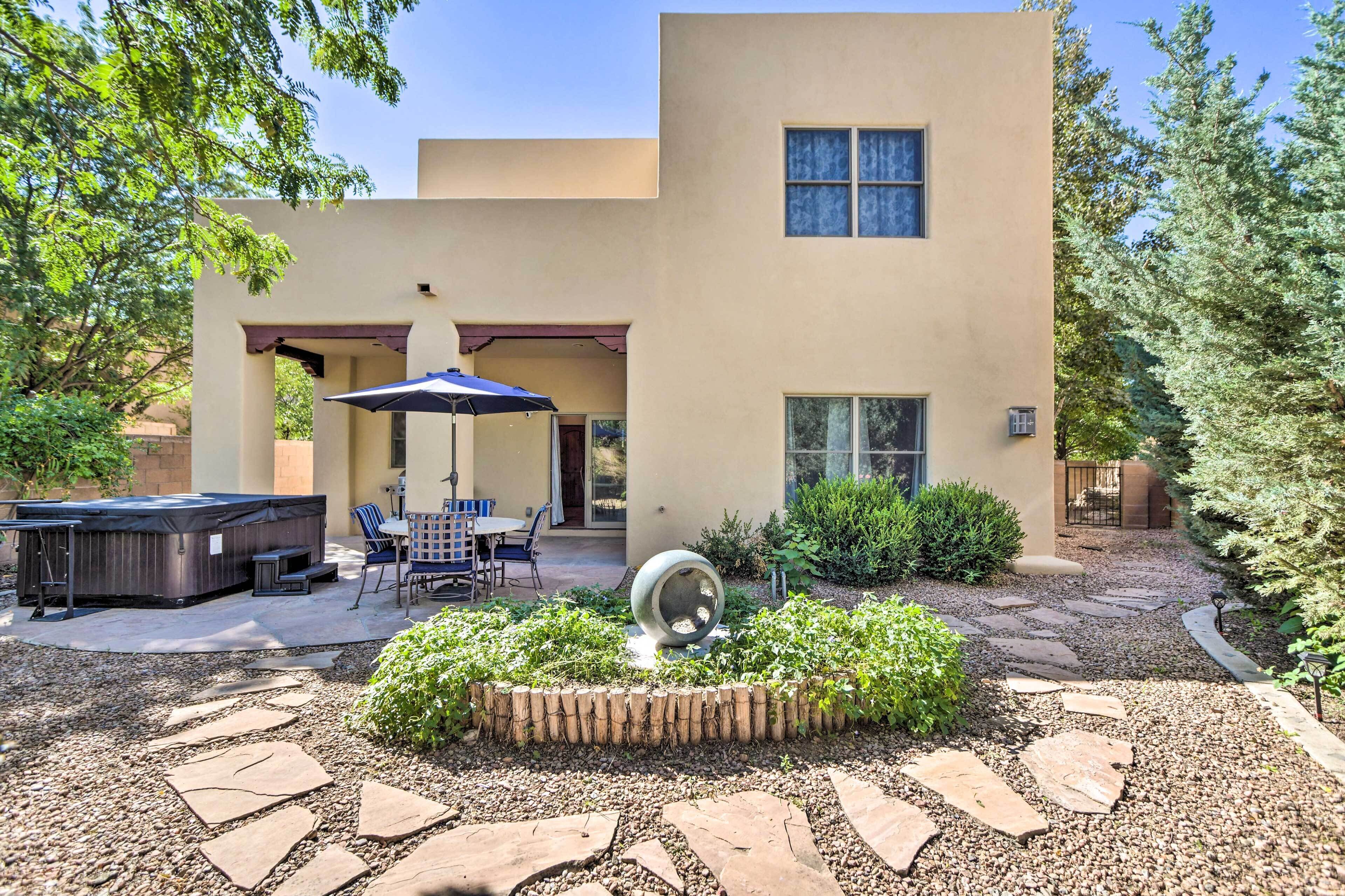 Tasteful Home w/ Hot Tub < 2 Mi to SF Plaza!
