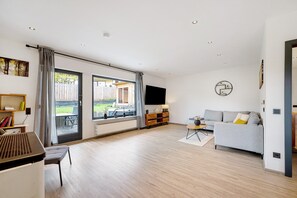 Televisie en een open haard