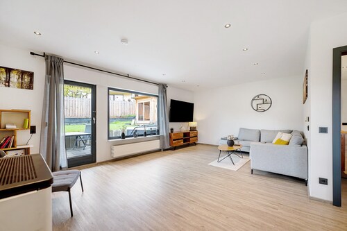 Eifel Resort Holiday Home with Garden, Sauna, Hot Tub, Terrace and Wi-Fi