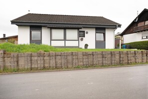 Exterior - Vacation home Eifel-Resort with garden, sauna, whirlpool, terrace and wifi (Waxweiler)