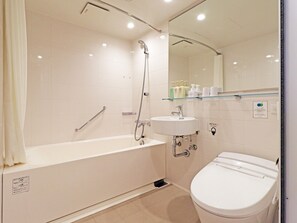 Combined shower/bathtub, hair dryer, slippers, towels - Chisun Inn Yokohama Tsuzuki (Yokohama)