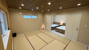 A room with tatami flooring, two beds, a sliding door closet, and a small window. - shirahamakashibesso ss2-43 (Shirahama)