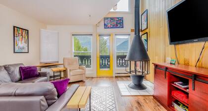 Ski-in/out condo with mountain-views, deck, & fireplace - walk to dining/shuttle