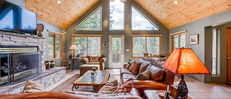 Televisión, chimenea