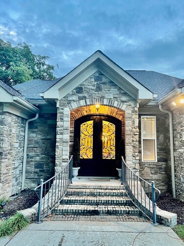 Luxury Retreat in Red Bank, TN!