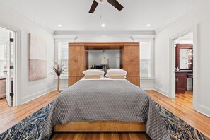 5 bedrooms, desk, iron/ironing board, WiFi - Luxury Retreat in Red Bank, TN! (Red Bank)