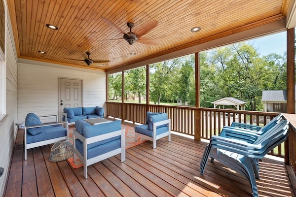 outdoor sp• Short-Term Rentals, Luxury vacation rentals & unique stays by Enjoy Unique Stays • Cabins, treehouses & waterfront homes for unforgettable getaways
• Hot tub, scenic views & pet-friendly vacation rentals ace