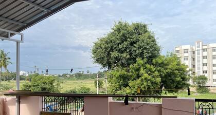 Cheerful 5- bedroom villa in Thudiyalur with Mountain View