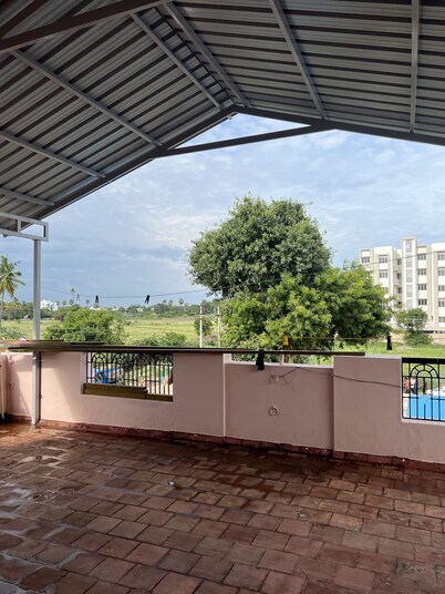 Cheerful 5- bedroom villa in Thudiyalur with Mountain View