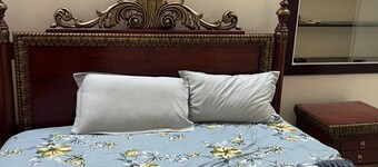 Cheerful 5- bedroom villa in Thudiyalur with Mountain View