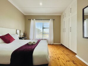 4 bedrooms, WiFi, bed sheets