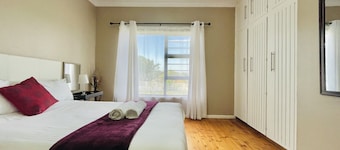 Entire House in Beacon Bay - Golden Location