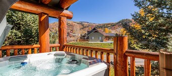 TH w/NEW HotTub+Slope Views-Easy access to Ski/Town -2 King en Suites-Garage-W/D-Grill-Fireplace-Nea