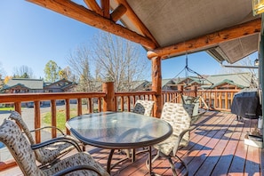 Covered deck space to enjoy a coffee in the morning or drink in the evening with your group!