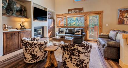 TH w/Private HotTub+SlopeViews-Steps to Free Ski/Town Bus-2 King enSuites-Garage-W/D-Grill-Fireplace