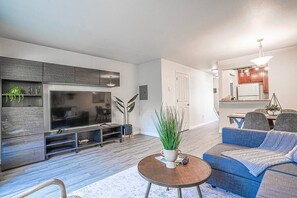 Televisión y oficina 