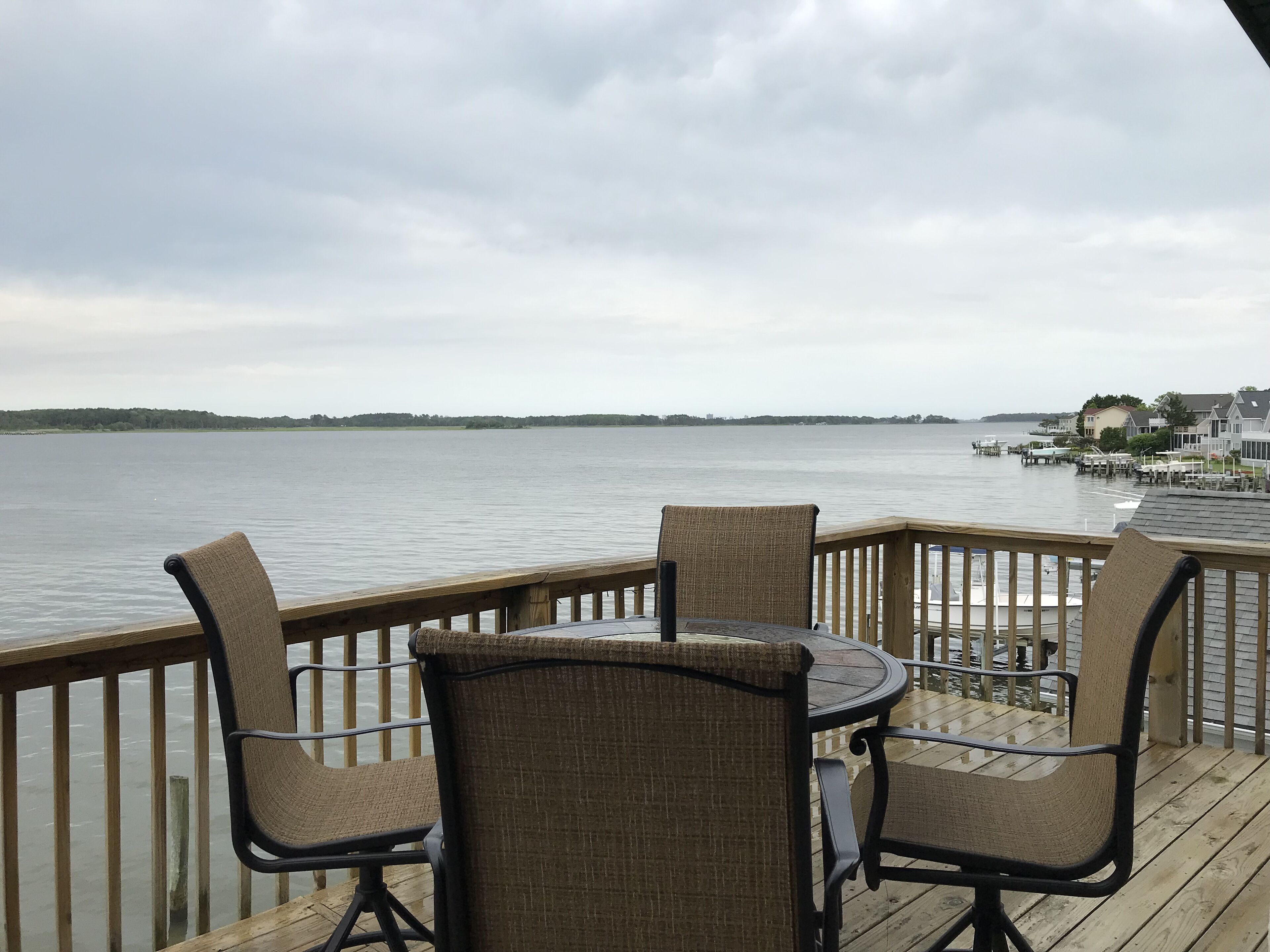 Waterfront oasis with 4 decks, grill, free WiFi, pool access, dock & central AC