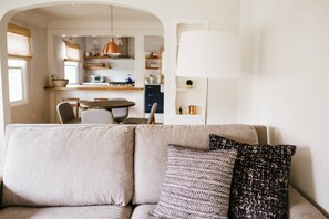 Unclassified image, 4 of 22, button