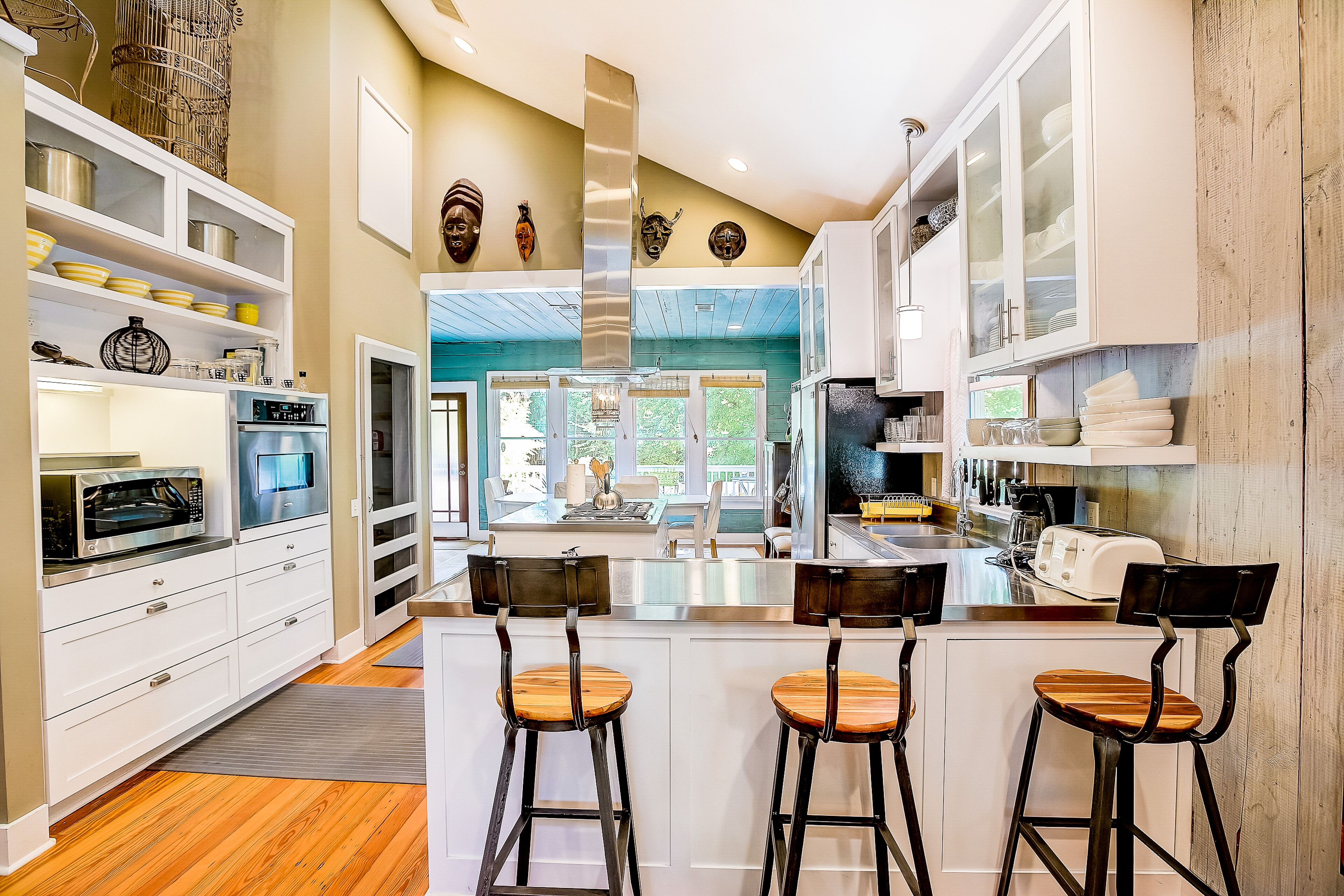 Quiet central home with enclosed yard, deck, grill, central AC, & washer/dryer