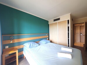 2 habitaciones, tabla de planchar con plancha y wifi gratis 