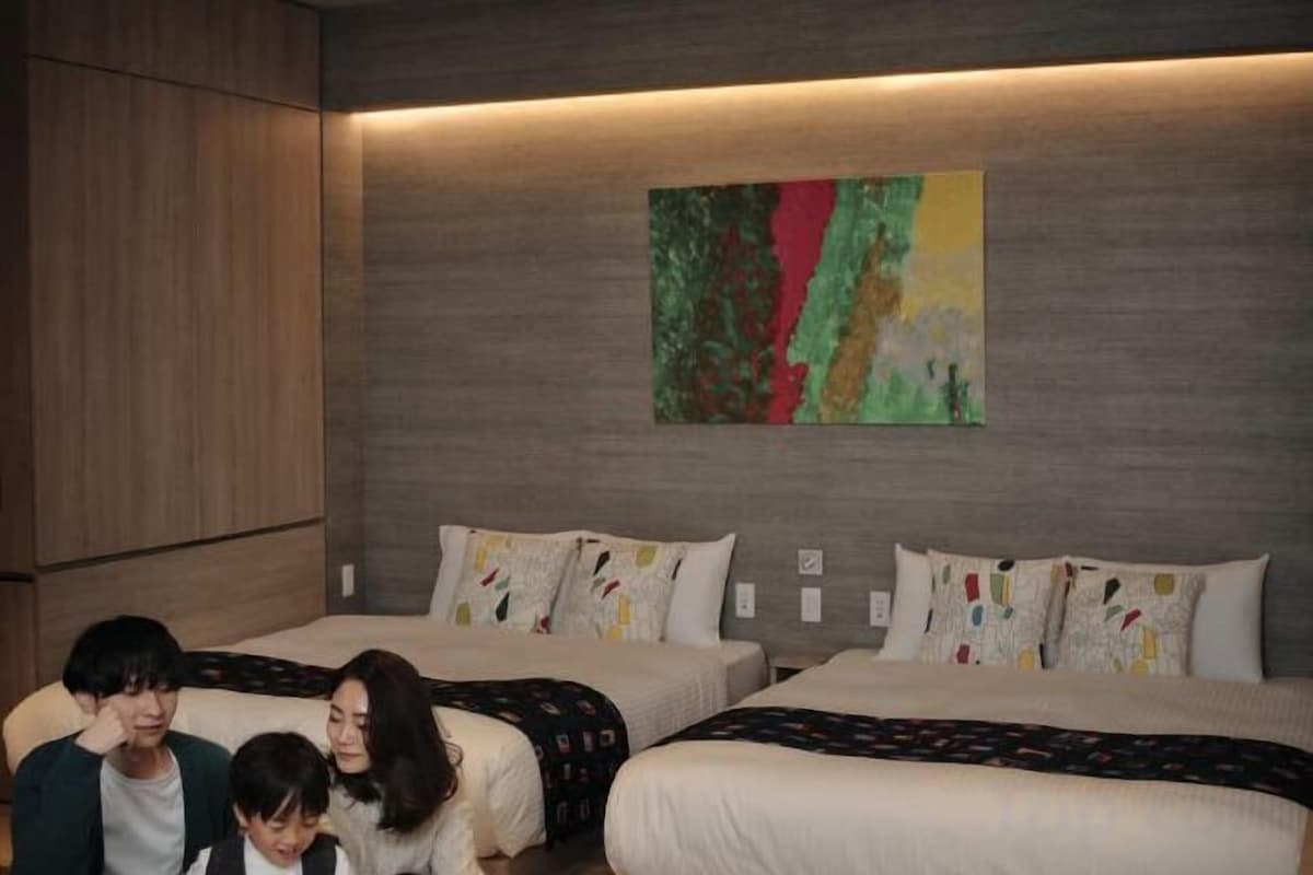 In-room safe, desk, WiFi (free), bed sheets