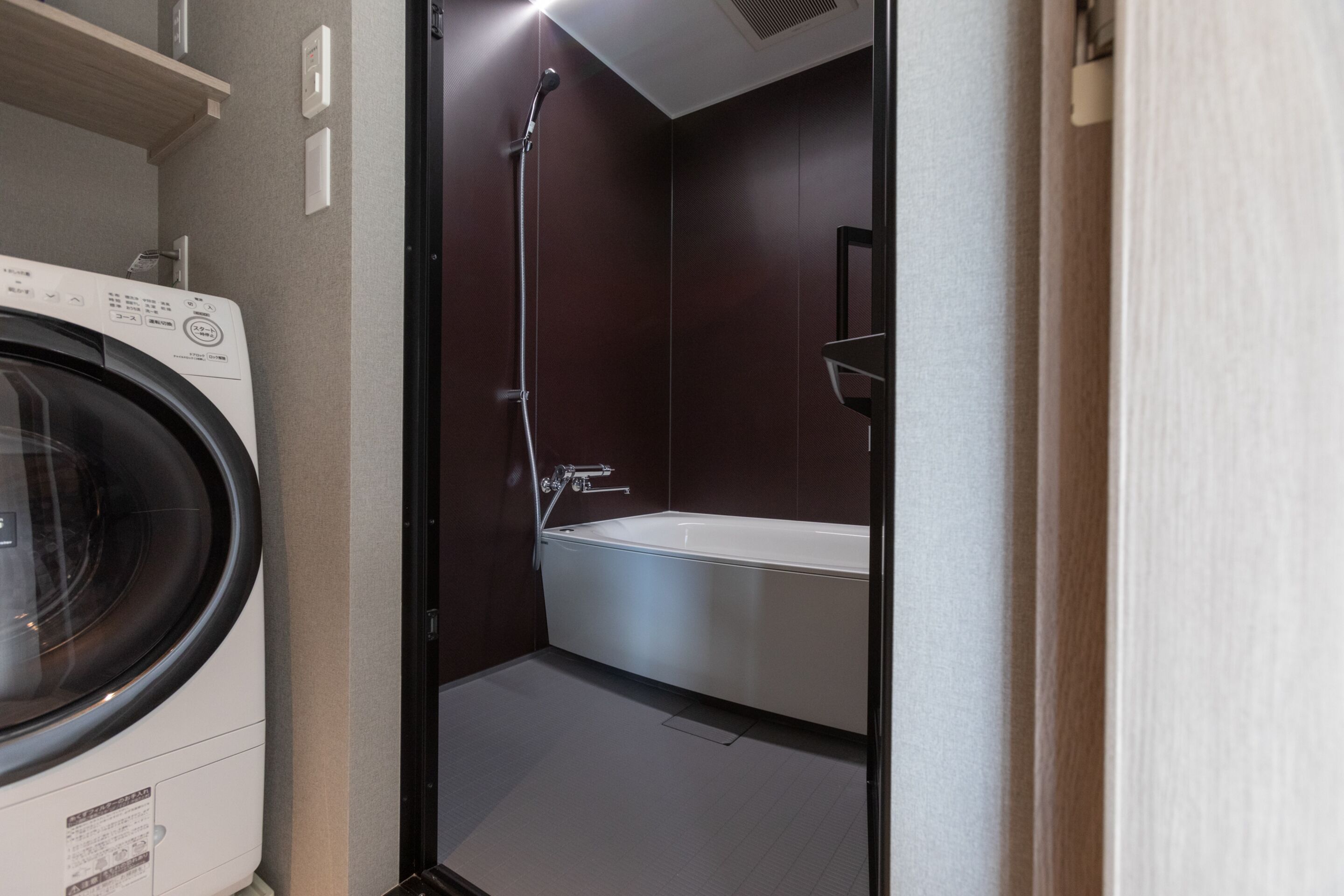 Bañera y ducha independientes y artículos de higiene personal gratuitos