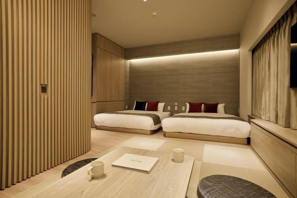 In-room safe, desk, WiFi (free), bed sheets