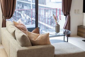 Arita heights namba 505 | Living area | 50-inch flat-screen TV with digital channels, TV - Arita Heights Namba (Osaka)