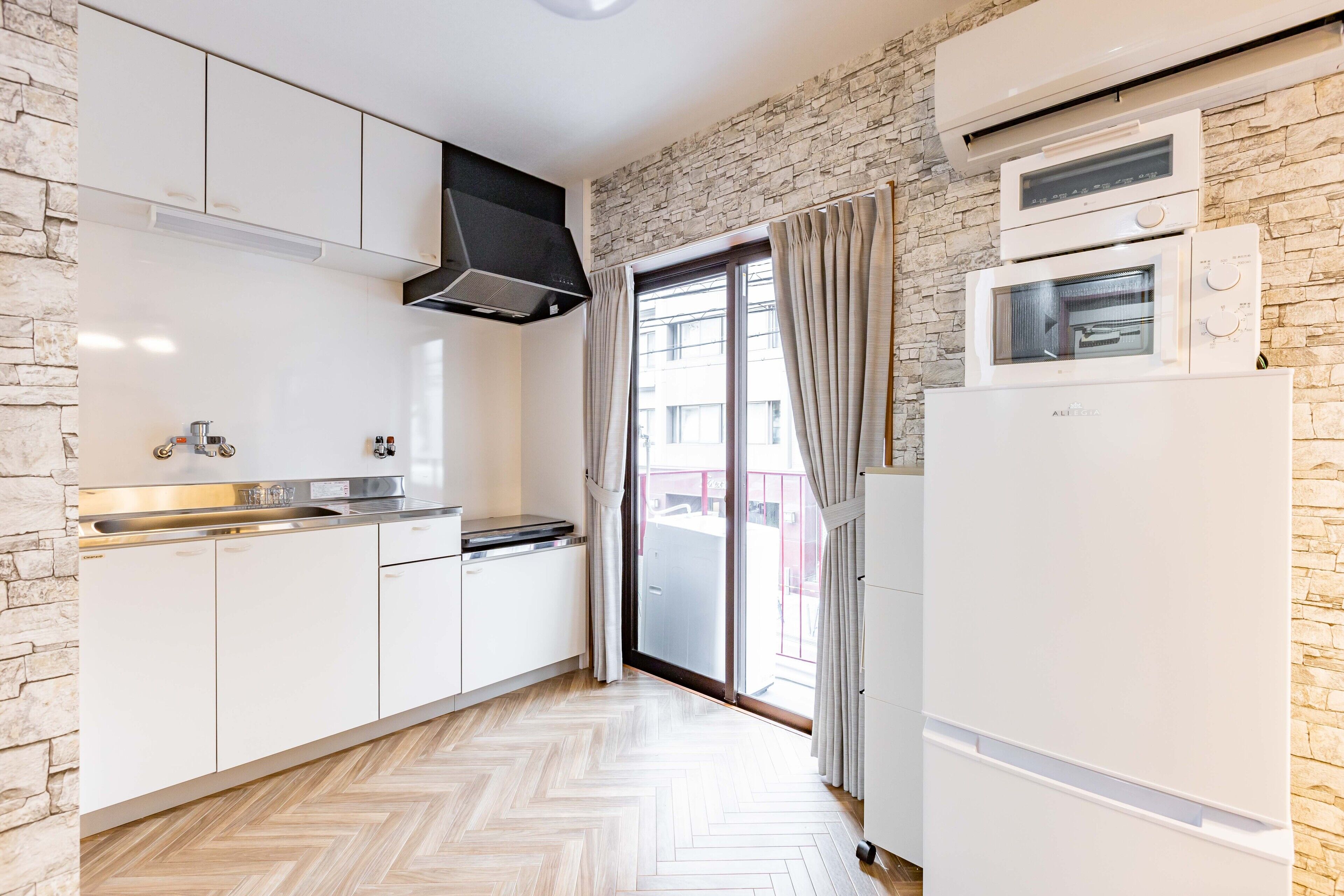 Basic Quadruple Room | Dapur peribadi | Peti sejuk mini, ketuhar gelombang mikro, pembakar roti, periuk nasi 