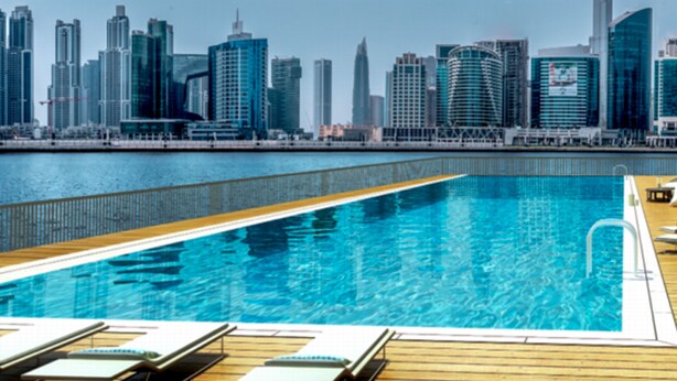 Outdoor pool - Quill Residence at Millenium Binghatti (Dubai)