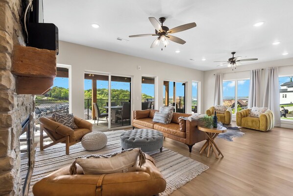 Fernseher, Kamin, Videospiele