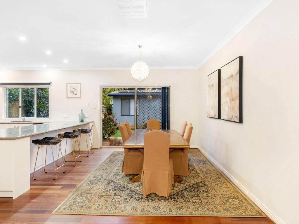 Deluxe 4 Bedroom House | In-room dining