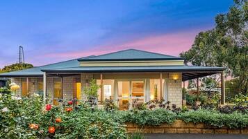 Deluxe 1 Bedroom Cabin | 2 bedrooms, bed sheets