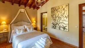 3 bedrooms, in-room safe, iron/ironing board, free WiFi